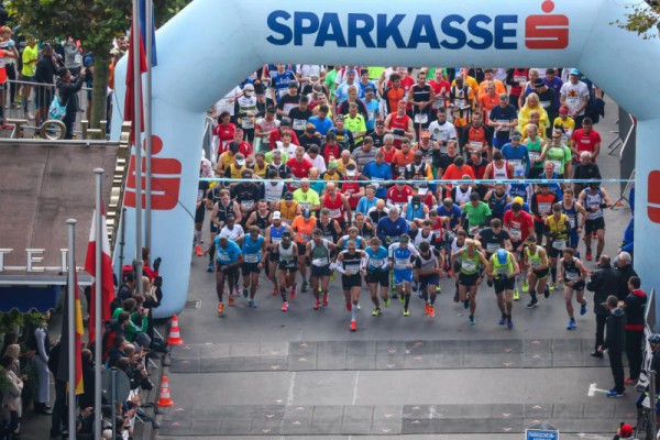 Das Gedränge am Start des 3-Länder-Marathons ist traditionell groß. Philipp Steurer