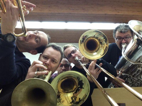 „15 Jahre Blasen am Rande des Wahnsinns“ – so das Motto der Jubiläumsweihnachtsfeier der Greenhorns. the greenhorns