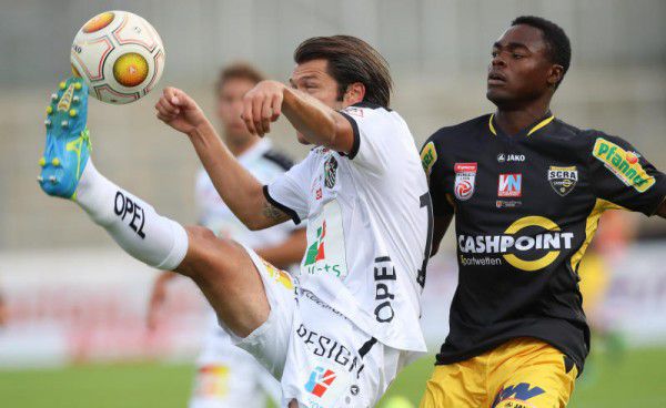 Altach muss versuchen, die Innenverteidiger des WAC in Bewegung zu bringen und hinter die Viererkette zu kommen.GEPA