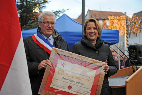 Bürgermeisterin Andrea Kaufmann wurde von Bürgermeister Marcel Bauer die Ehrenbürgerschaft von Sélestat verliehen. Stadt Dornbirn