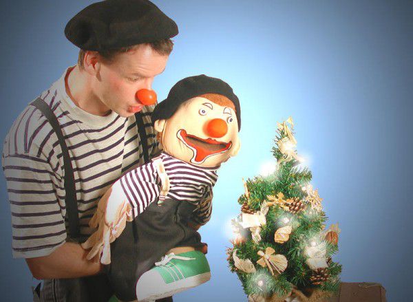 Clowntheater für Kleine (links), Metal aus Vorarlberg mit Moros (oben) und Autor und Musiker Hans Platzgumer: Kultur über die Feiertage.kammgarn, Club Vaudeville, , spielboden