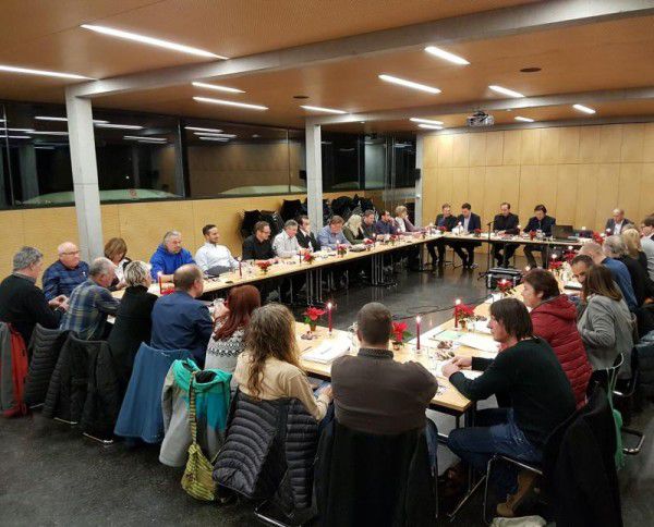 Die Dekoration auf den Tischen sorgte für vorweihnachtliche Stimmung. Stadt Hohenems