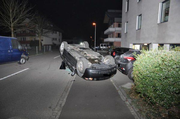 Durch Kollision landete der Pkw auf dem Dach. Polizei Liechtenstein