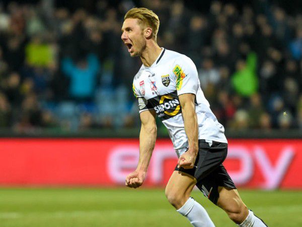 Kapitän Philipp Netzer führte seine Mannschaft mit zwei Toren zum Sieg und verlängerte seinen Vertrag in Altach um zwei Jahre. GEPA/Lerch