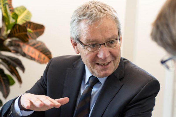 Landesstatthalter Karlheinz Rüdisser ist zufrieden mit den jüngsten Studien. Demnach kaufen die Vorarlberger 90 Prozent der Waren im eigenen Land.Stiplovsek