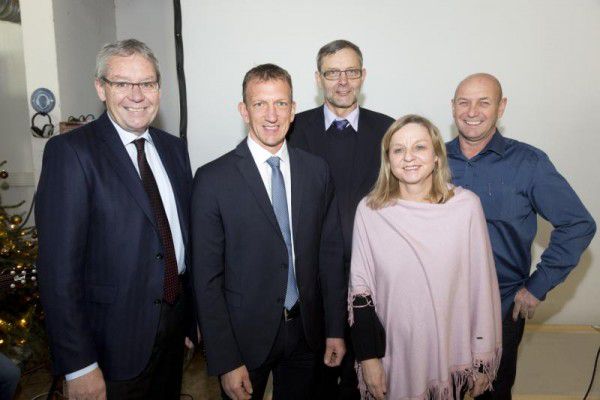 Landesstatthalter Karlheinz Rüdisser, AMS-Landesgeschäftsführer Bernhard Bereuter, Pfarrer Erich Baldauf, Cornelia Matt und Helmut Johler (v.l.).privat (4)
