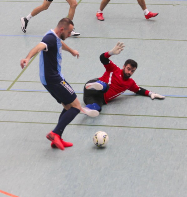 Makelloser Auftritt von Semih Yasar, der schon 18 Tore erzielt hat, und dem FC Hard 1b. Hartinger