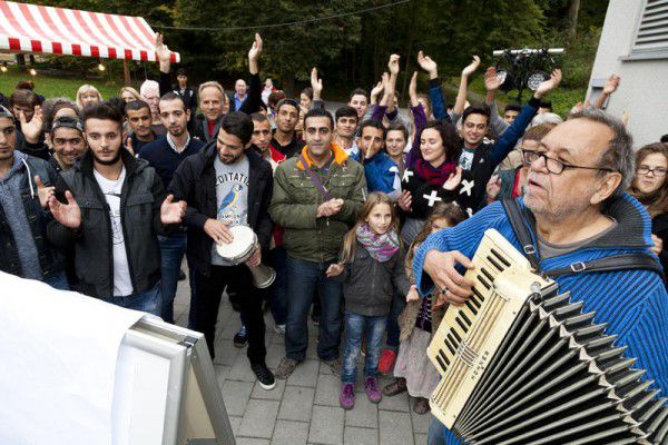 Miteinander singen: eine von vielen Formen der Integration.Dietmar MathIS