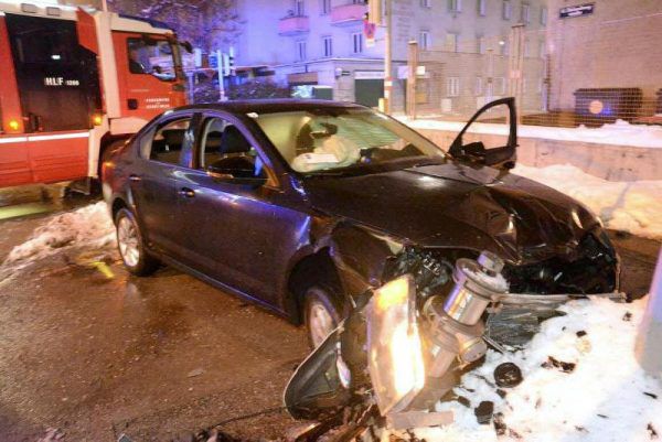 Auf der Flucht vor der Polizei verursachte ein Alkolenker einen schweren Unfall. APA/LPD WIEN