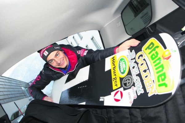 Board raus, Board rein ins Auto – Izzi Hämmerle ist zurzeit ständig auf Achse. Hartinger