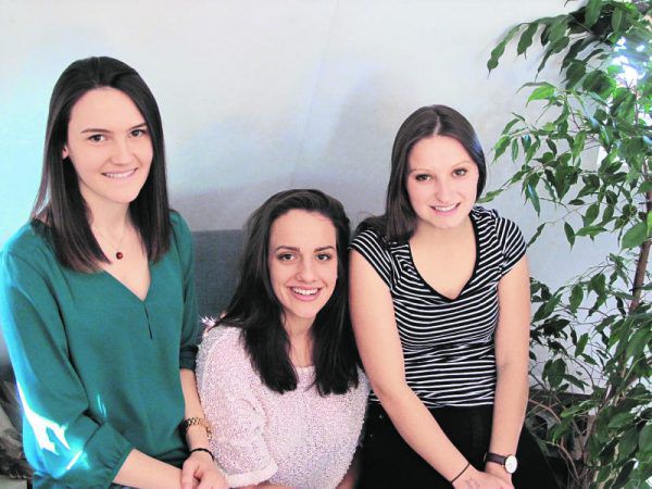Clara Mühlbacher, Anna Rosa Vogl und Valentina Walch (v.l.) wollen mit ihrer Diplomarbeit Vorurteile und Berührungsängste abbauen.Yvonne Waldner