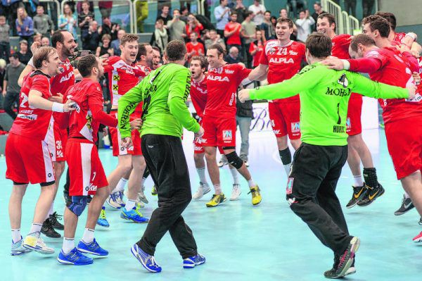 Den Hardern war nach ihrem Derbysieg, bei dem sie alles im Griff hatten, nach tanzen. GEPA/Lerch (3)
