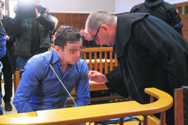 Der Beschuldigte hatte vor der Polizei angegeben, wegen seiner zwei gescheiterten Ehen in den Krieg gezogen zu sein.Bernd Hofmeister (2)