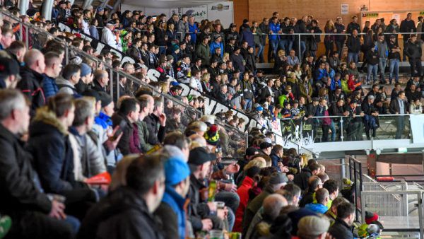 Der DEC wirft Villach aus dem Play-off-Rennen und hält vor 3040 Zuschauern die Chance auf die Postseason am Leben. GEPA (3)