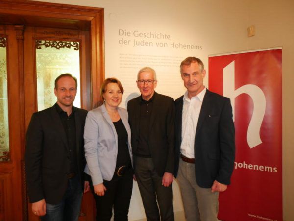 Dieter Egger, Andrea Kaufmann, Wilfried Berchtold und Markus Linhart (v.l.) haben den Fahrplan für eine mögliche Bewerbung als Kulturhauptstadt 2024 präsentiert. Johannes Neumayer