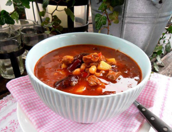 Gulaschsuppe, die auch auf Vorrat gekocht werden kann. Ulrike Hagen