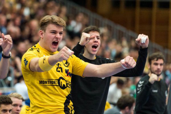 Ist Florian Mohr (l.) der größte Spieler der HLA? Stiplovsek