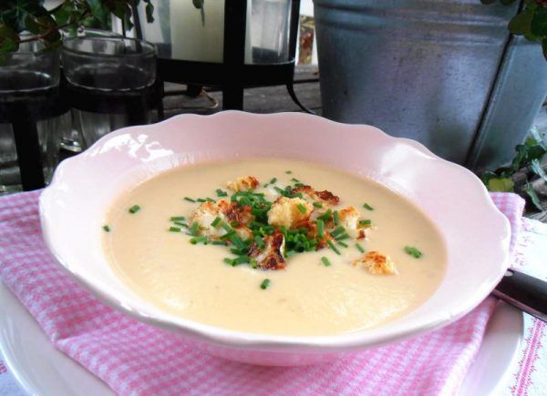 Ist schnell zuzubereiten: eine Blumenkohlsuppe. Ulrike Hagen