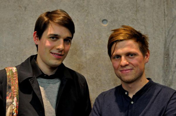 Kurator Simeon Brugger (l.) mit Martin Mackowitz. Lisa Kammann
