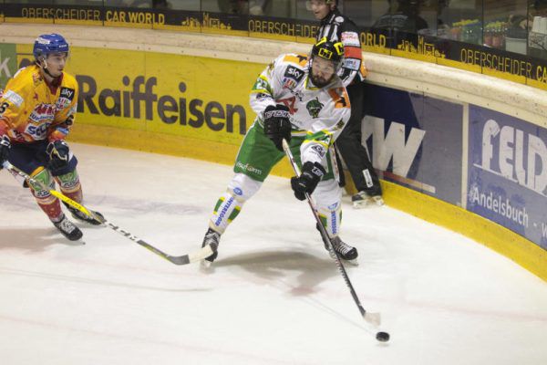 Michael Kutzer trifft mit dem EHC auf Ritten. Hartinger