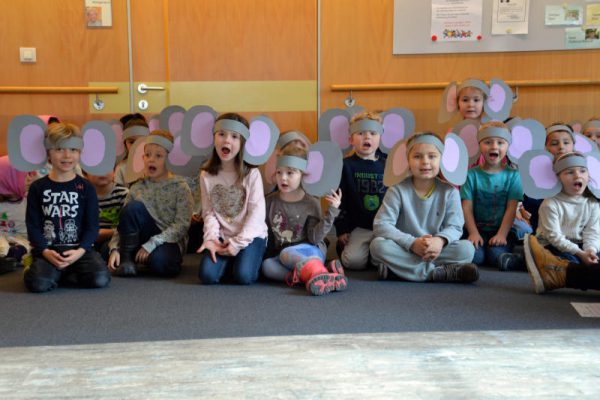 Mit ihren Liedern bereiteten die Kleinen Pflegeheimbewohnern viel Freude. Stadt Dornbirn