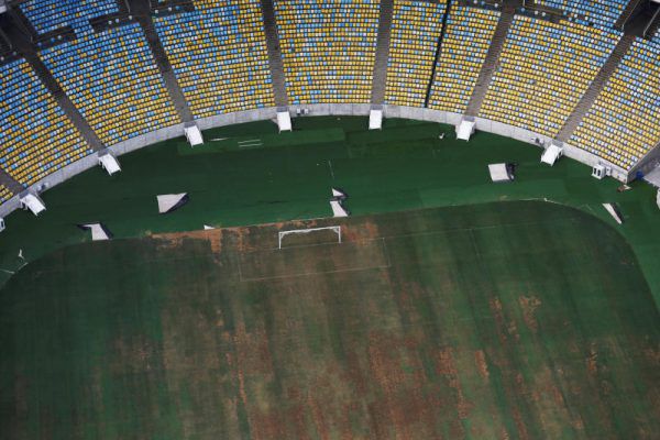 So desolat sah der Rasen im Maracana zuletzt aus. reuters