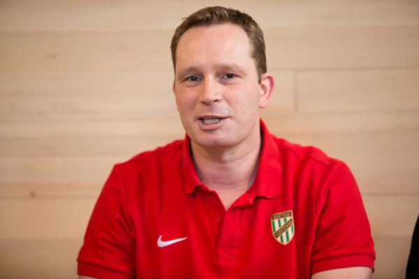 Andreas Heraf (l.) ist der Top-Kandidat auf die Chabbi-Nachfolge. Daniel Ernemann (oben) wird nur eine Übergangslösung bleiben. Chancen haben Bruno Friesenbichler, Hakan Karaosman, Roger Prinzen oder Hans Kleer (im Uhrzeigersinn). Gepa (3), reuters, Gepa/lerch, Steurer