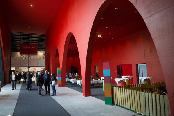 Das neue Foyer zwischen den Hallen 9 und 11 bietet eine zusätzliche Nutzfläche von 450 Quadratmetern.hartinger (4)