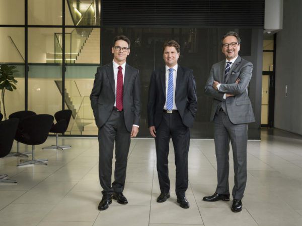 Der Hypo-Vorstand: Wilfried Amann, Michel Haller und Johannes Hefel (v.l.). Hypo Vorarlberg, Frederik Sams