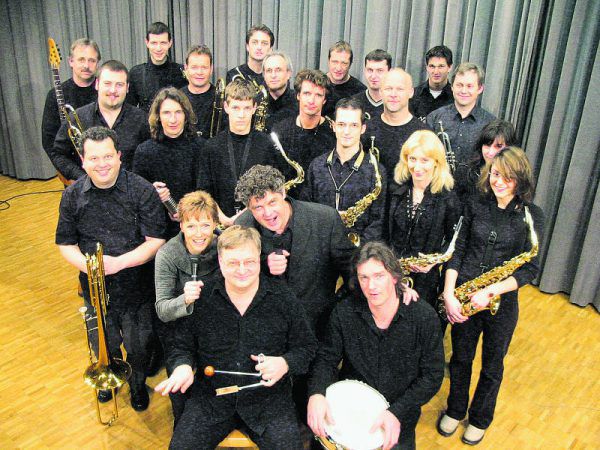 Die Besetzung wechselt (hier 2004), die Band besteht weiter.