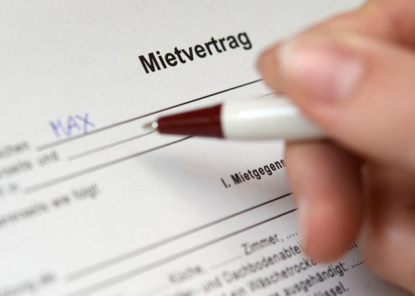 Die Caritas-Verantwortlichen bitten in Sachen leistbarer Wohnraum um Unterstützung der Bevölkerung und bieten Beratung für Vermieter an.symbolbild/apa
