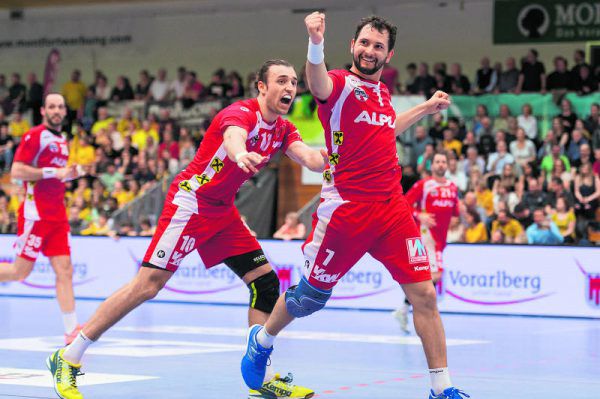 Die pure Freude bei Frederic Wüstner (l.) und Luca Raschle. Stiplovsek (4)