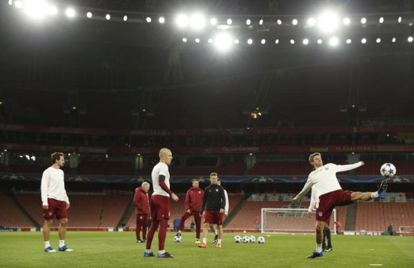 Ein Bild mit Symbolcharakter: Für die Bayern wird das heutige Rückspiel in London kaum mehr als ein Trainingsspiel. Reuters