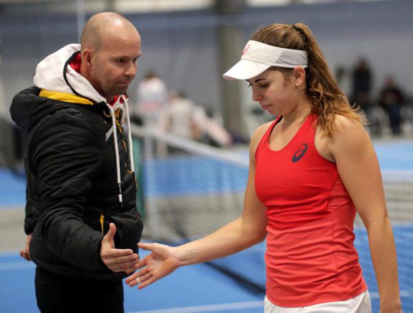 Grabher mit ihrem Trainer und Fed-Cup-Kapitän Jürgen Waber.GEPA