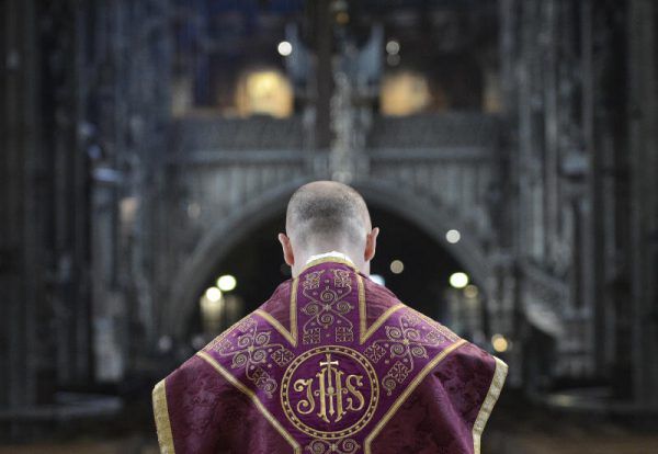 In der katholischen Kirche herrscht Priestermangel. hans Klaus Techt/APA