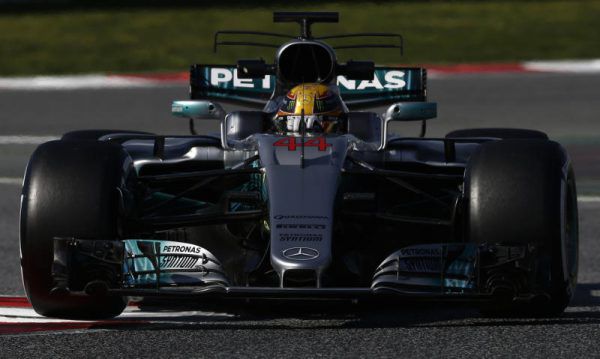 Lewis Hamilton fühlt sich bereit für die neue Saison und den Angriff auf den Titel. AP