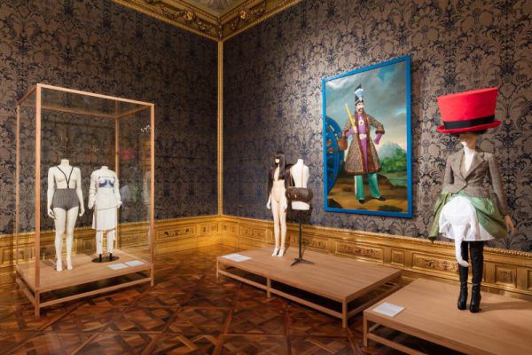 Modeausstellung im barocken Ambiente. belvedere Wien