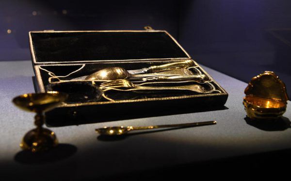 Mundzeug von Maria Theresia in der Ausstellung im Hofmobiliendepot in Wien. apa/Fohringer