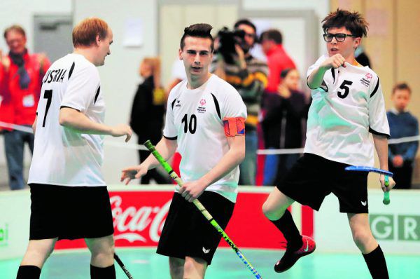 Oben: Jürgen Rojko, Alexander Hehle und Lukas Faes waren gestern die besten Akteure im Spiel um Bronze. Rechts: Grenzenloser Jubel.