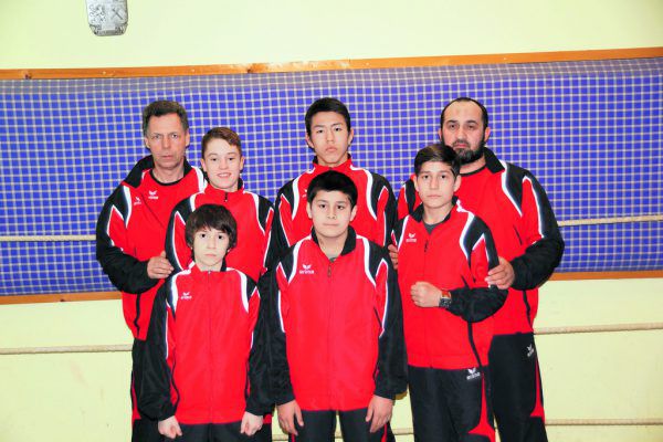 Adam Ibrahim, Hannes Klocker, Muchammad Deshen, Usman Shakbiev und Islam Shakbiev mit ihren Trainern Toni Schrott und Abdullah Ibragimov. Jochen DEdeleit