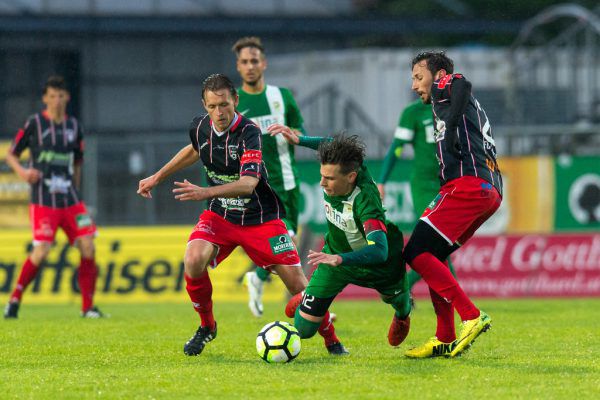 Aggressive Schwarzacher stoppten ­Daniel Tiefenbach (Mitte) und Co. Stiplovsek