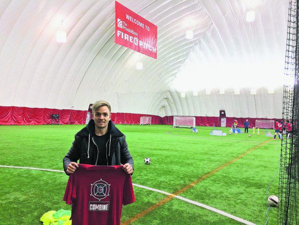 Alexander Freitag auf dem Trainingsgelände der Chicago Fires.Privat (3), Mayer (1), Paulaner (1)
