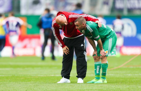 Andreas Müller (oben) trat gegen seinen früheren Arbeitgeber nach. Rapid-Trainer Goran Djuricin und Kapitän Steffen Hofmann haben derzeit vor allem sportliche Sorgen. Gepa (2)