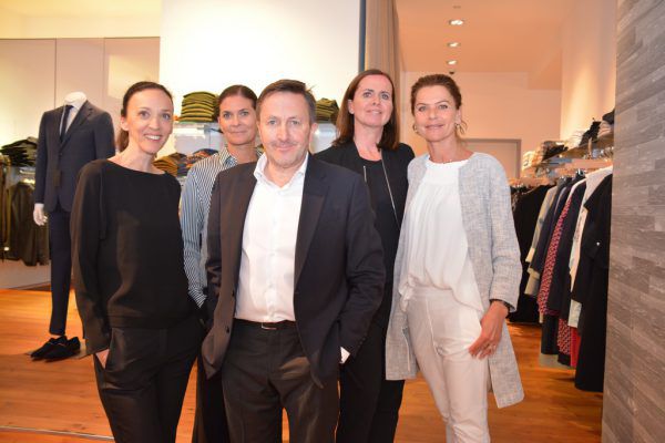 Das Modeteam: Lisa Stockklauser, Anette Deuring, Ambros Mayer, Jule Cochrane und Beate Riezler (v.l.).privat (5)