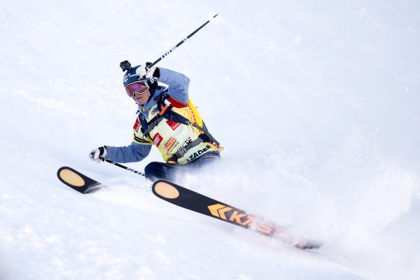 Daumen hoch für Snowboarder Thomas Feurstein (oben) und vor allem für Lorraine Huber (l.) auf ihrem Weg zum Weltmeistertitel. GEPA,AP