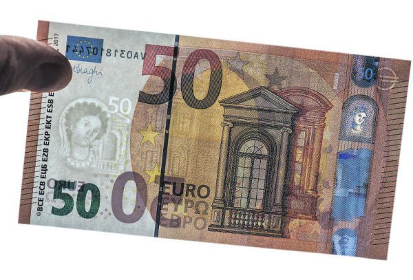 Der „alte“ 50er wird von den Notenbanken nach und nach aus dem Verkehr gezogen, behält aber bis auf Weiteres seine Gültigkeit. apa