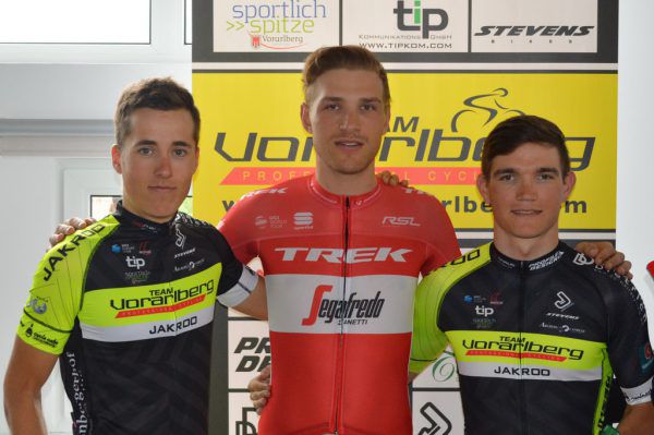 Maximilian Hammerle bei seiner Flucht bei der Ö-Tour 2017 (ganz links) und mit Freund und Mentor Matthias Brändle sowie Teamkollege Patrick Jäger (Bild Mitte, v.l.) Gepa, Team Vorarlberg, Stiplovsek