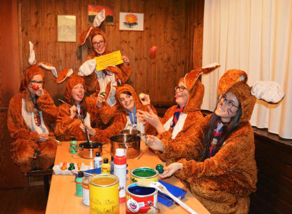 Hochsaison in der Osterhasenwerkstatt im Pfadfinderheim Rankweil: Es sind 6000 Eier zu bemalen. Pfadfindergruppe Rankweil