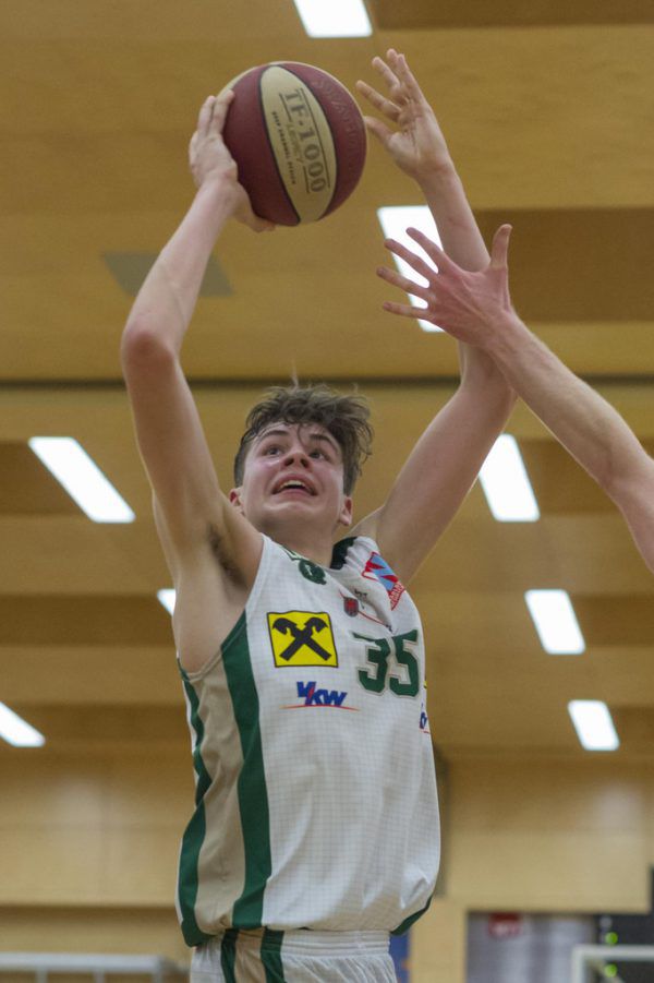 Luka Brajkovic erzwang mit einem Offensiv-Rebound zum 65:65 die Verlängerung. Stiplovsek