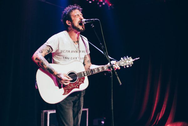 Mit seiner kraftvollen Musik sorgte Frank Turner für Stimmung unter seinen Fans.Michael Nussbaumer